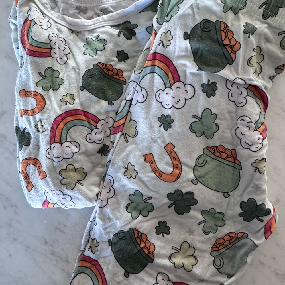 Caden Lane White and Green Pajama Set